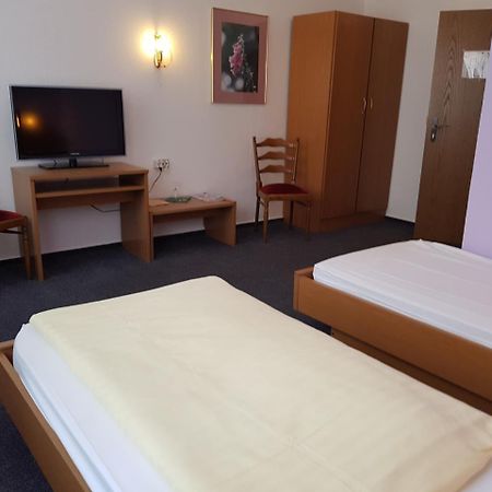 גרדלגן Hotel-Cafe Am Rathaus מראה חיצוני תמונה