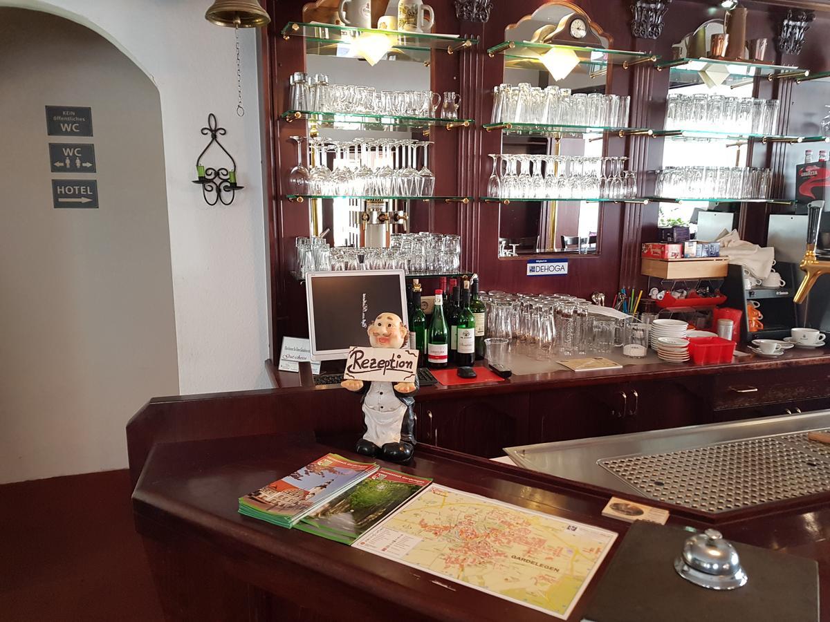 גרדלגן Hotel-Cafe Am Rathaus מראה חיצוני תמונה